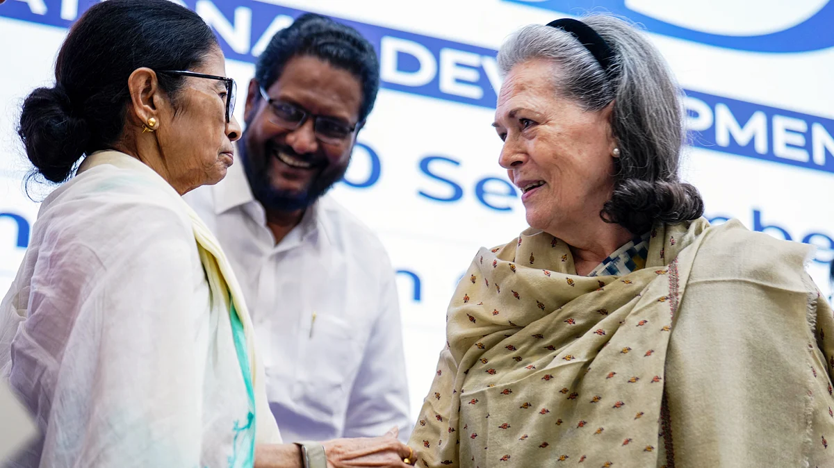 Sonia Gandhi and Mamata Banerjee at the INDIA bloc press conference in New Delhi, 30 Sep