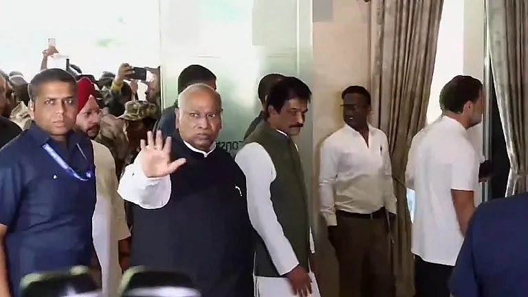 Mallikarjun Kharge at meeting of INDIA bloc leaders in New Delhi on 30 September.