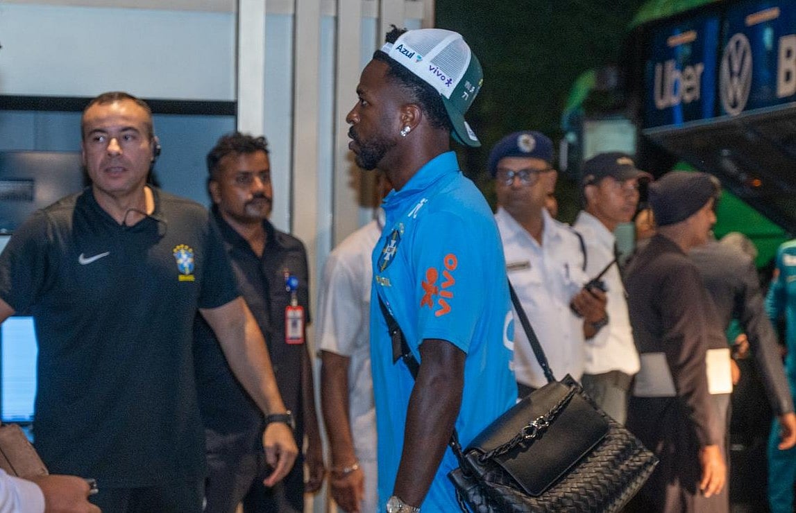 Vinicius and his teammates arrived at the team hotel in Kolkata amid tight security