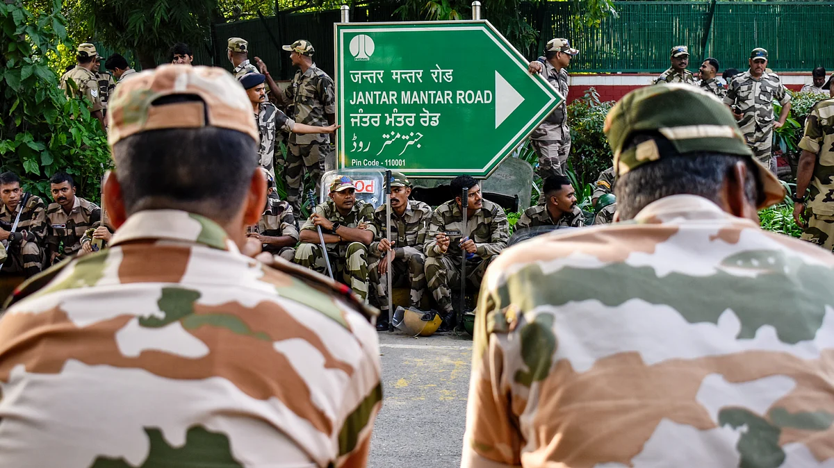 Security personnel at Jantar Mantar, New Delhi, 2 Oct