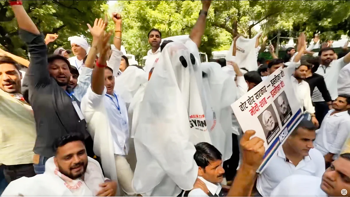 One of the 'living ghosts' at Jantar Mantar