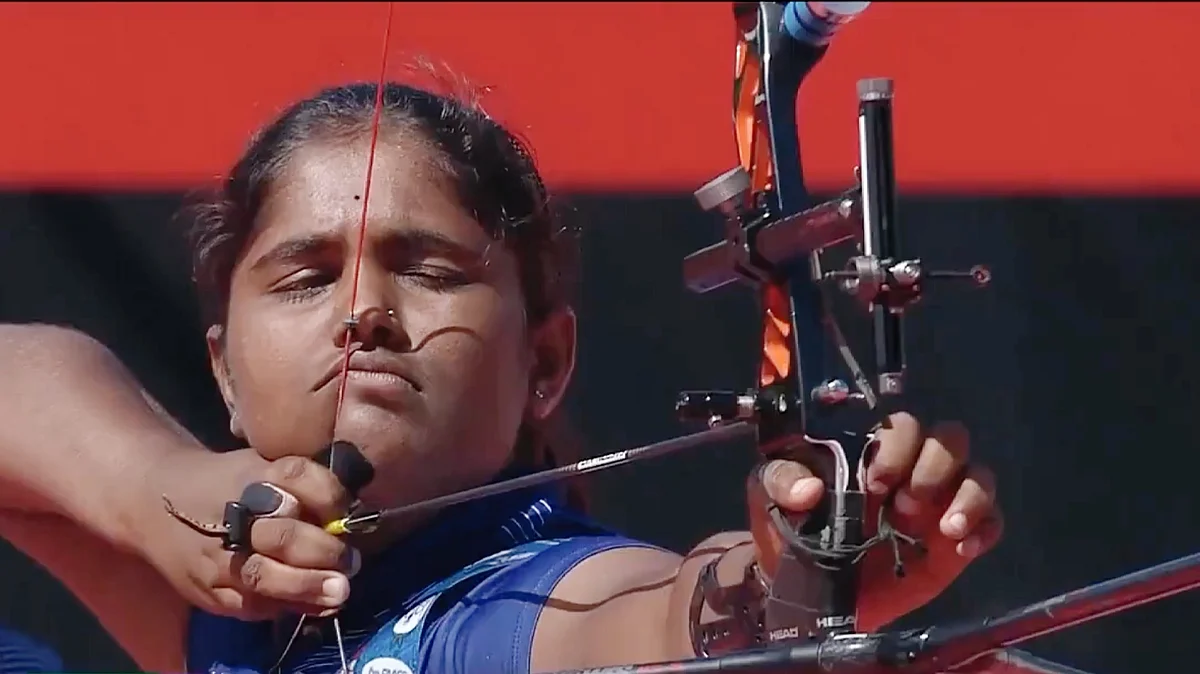 Kumkum Mohod before taking her shot