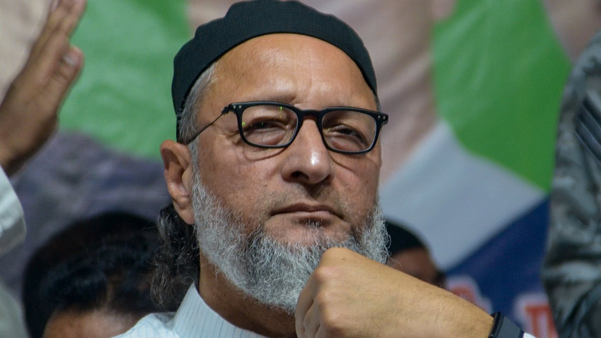 Asaduddin Owaisi addresses a public rally at Babupurwa Bagahi Eidgah Ground in Kanpur.