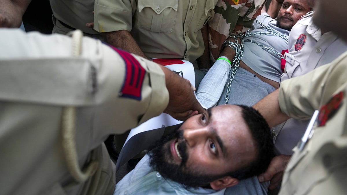 Protesters being detained by police at Jantar Mantar, New Delhi, 3 Oct