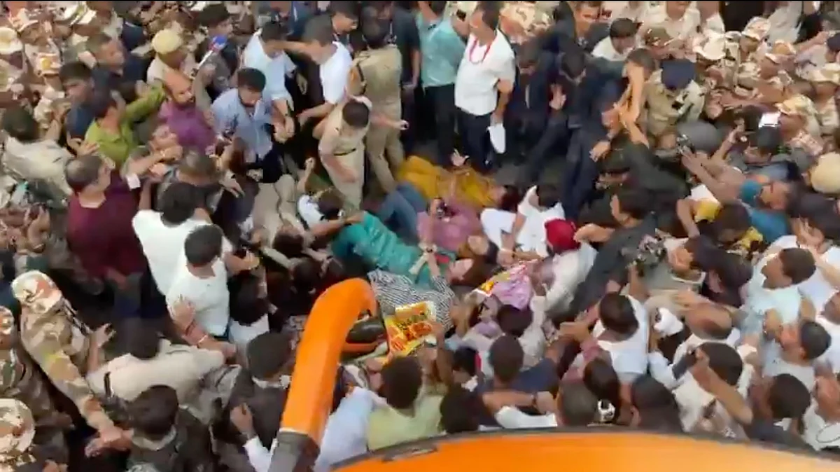 Video screenshot of Priyanka Gandhi Vadra and others on the road