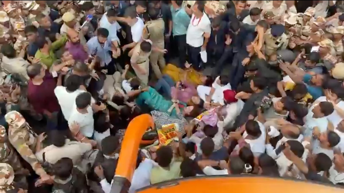 Video screenshot of Priyanka Gandhi Vadra and others on the road
