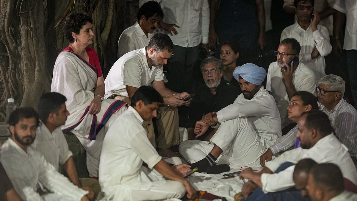 Rahul Gandhi, Priyanka Gandhi Vadra and other Congress leaders during a protest in New Delhi.