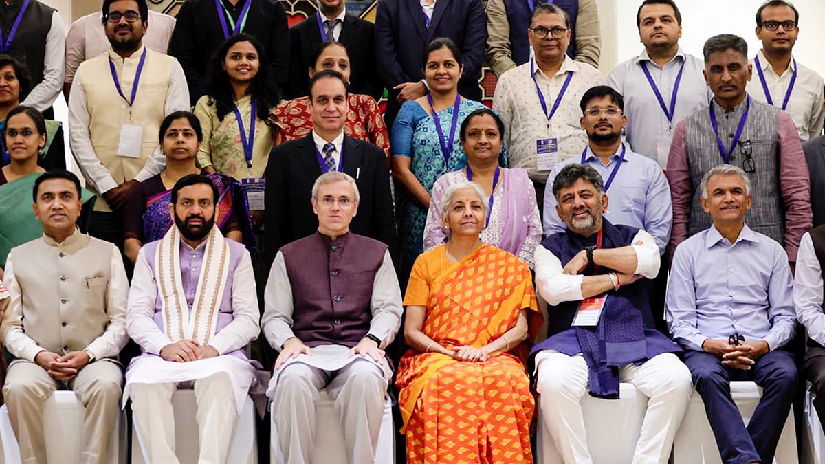 Nirmala Sitharaman with CMs, deputy CMs, state FMs and officials at the council meet