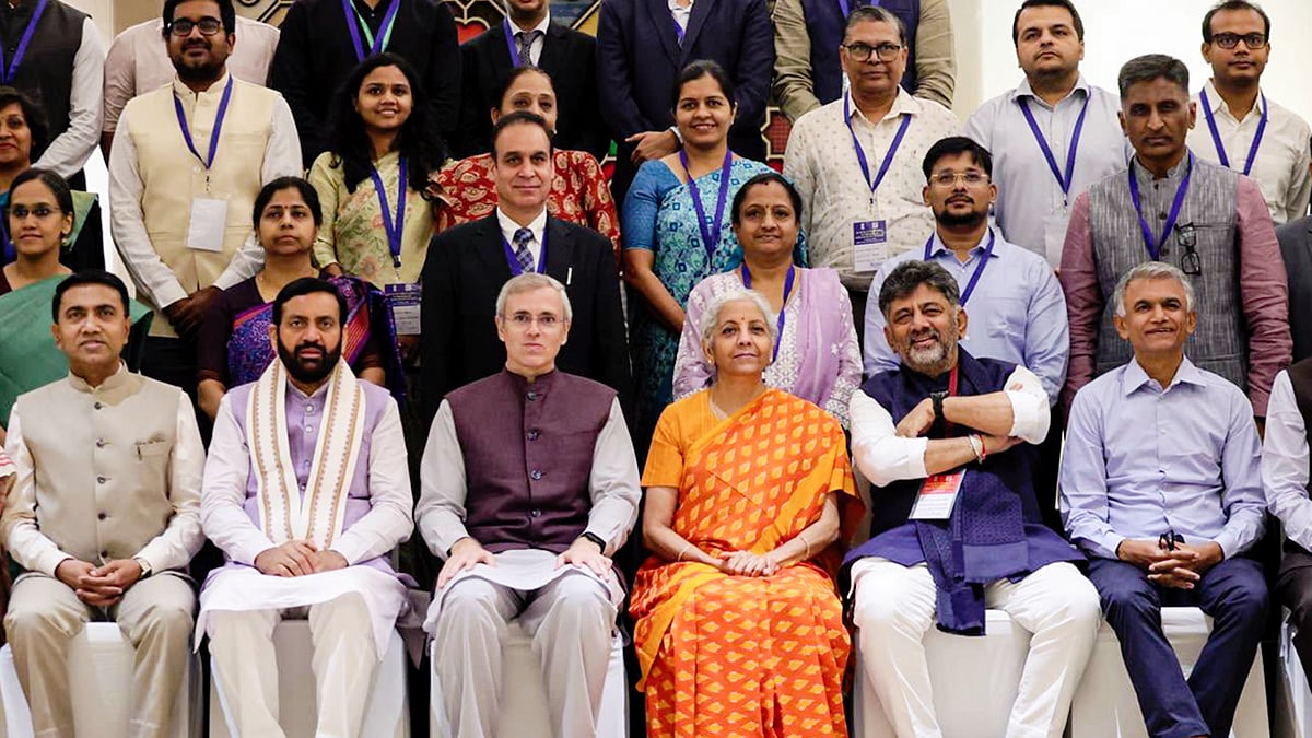 Nirmala Sitharaman with CMs, deputy CMs, state FMs and officials at the council meet
