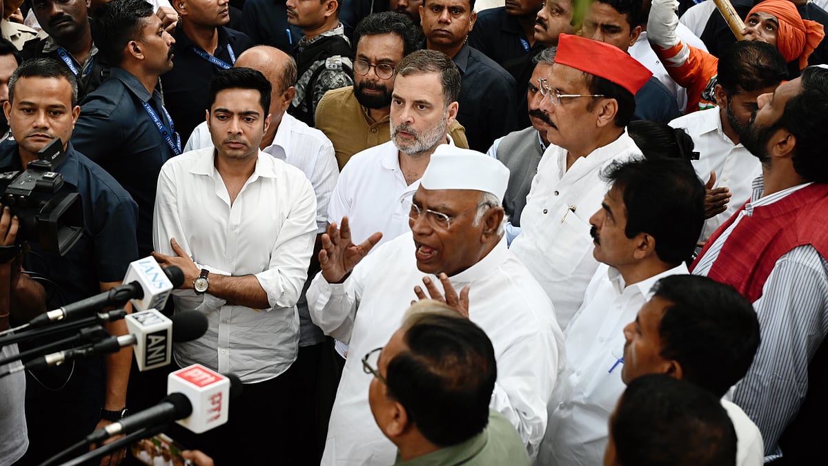 INDIA bloc heads to Rajghat as Kharge hosts second lunch for Oppn MPs