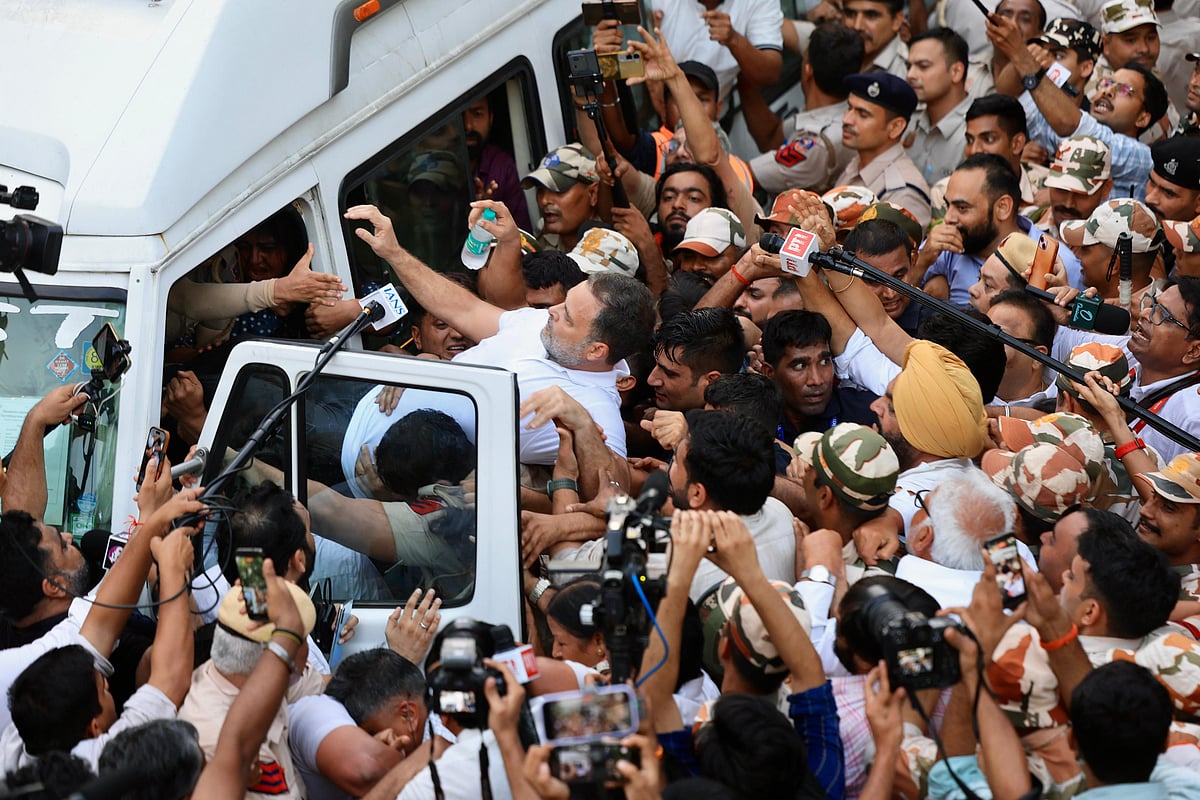 Several leaders were detained as the confrontation between the Opposition and police intensified.