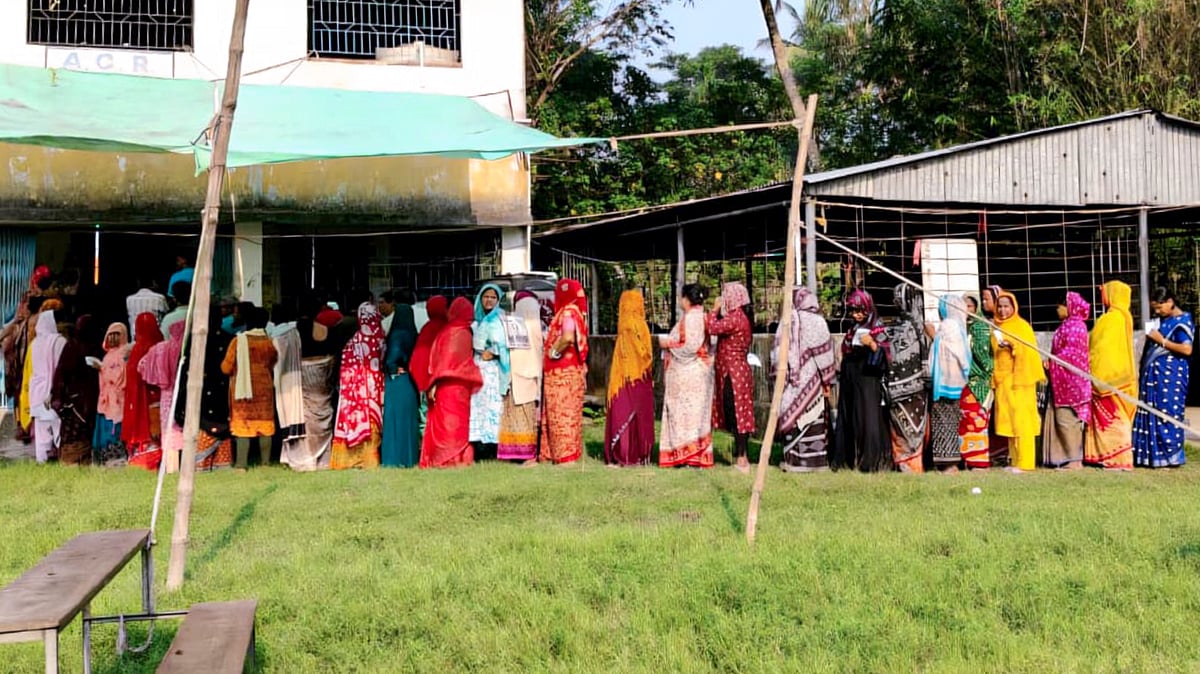 Women voters in Nandigram, 6 Oct