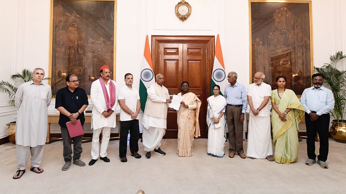 The INDIA bloc delegation at Rashtrapati Bhavan