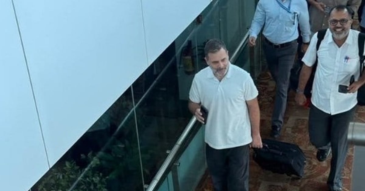 Rahul Gandhi arrives in Chennai to meet Vijay, hear students at 'Chhatron Ki Goonj'