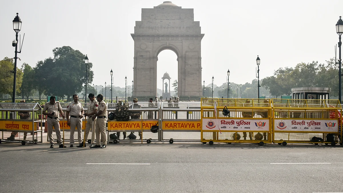 Security personnel at India Gate in New Delhi during th CJP protest, 10 Oct