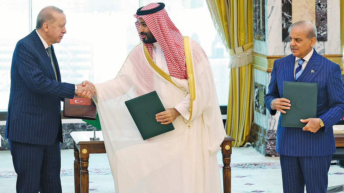 The leaders of Turkey, Saudi Arabia and Pakistan at the signing of the Mecca pact