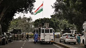 Security personnel and police vehicles following the anti-CEC protest in New Delhi, 10 Oct