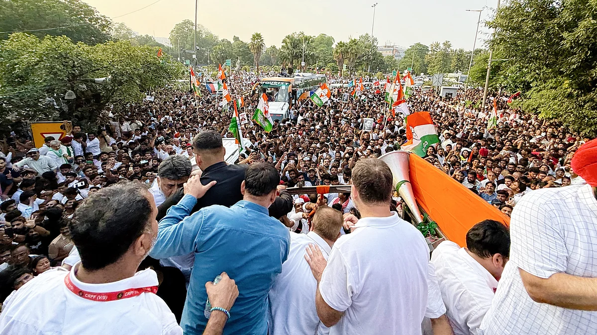 Rahul Gandhi looks out at the INDIA bloc march to the Supreme Court