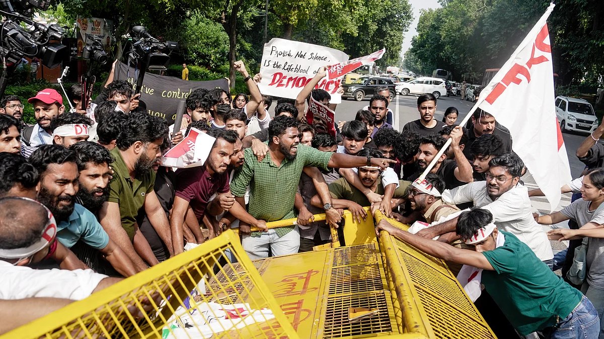 SFI and DYFI activists during a protest march toward Jantar Mantar in New Delhi, 14 Oct