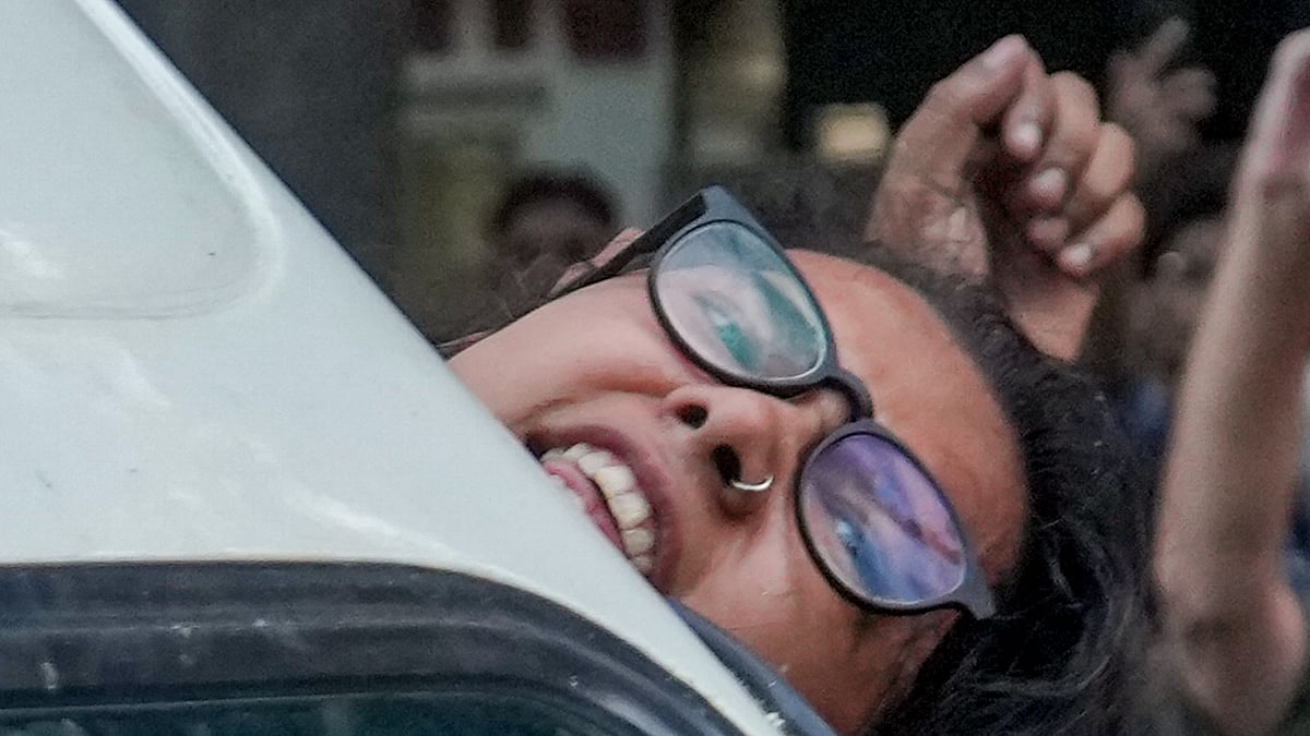 Neha Bora being detained by the police at Mandi House on 16 October