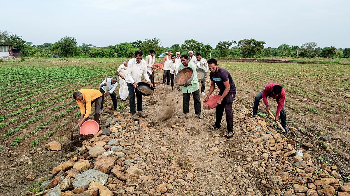 Members of a farmers' group prepare land for cultivation in Latur district, 14 Oct