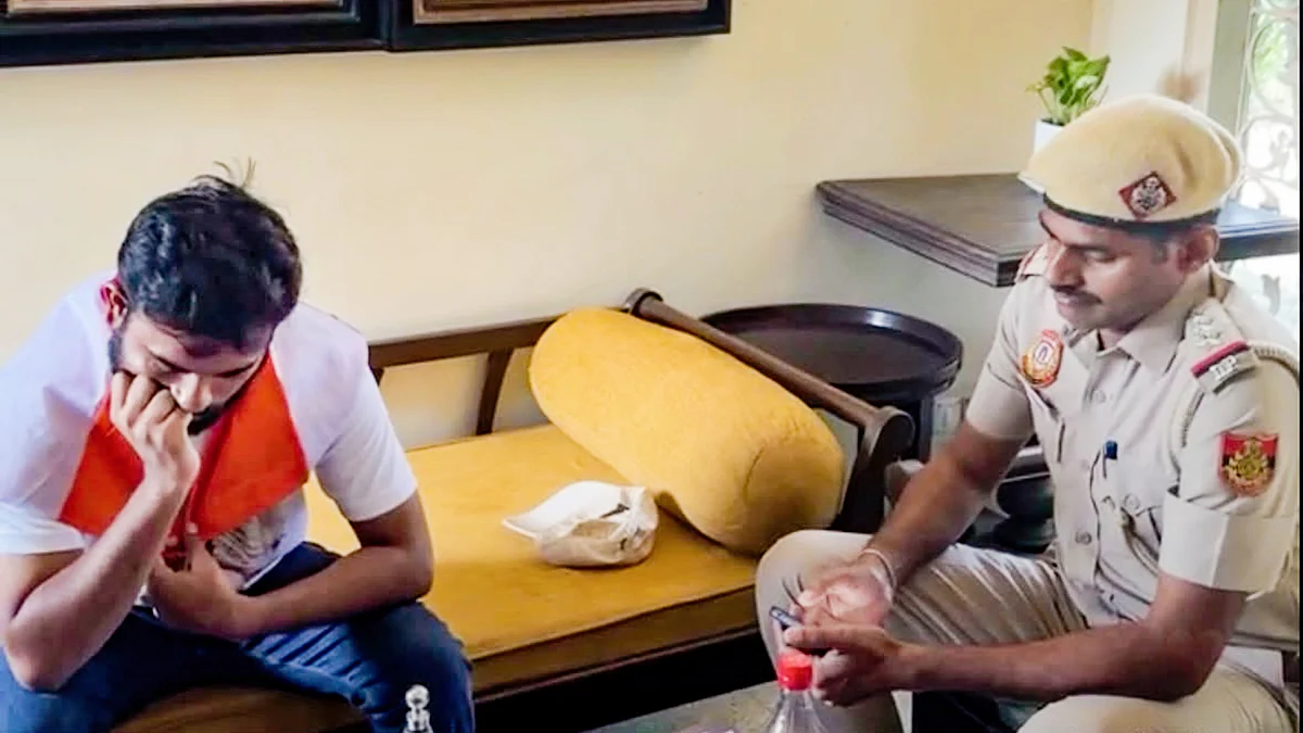 A police official with Abhijeet Dipke this residence, ahead of the 'Lehra Do Tiranga' rally, 16 Oct