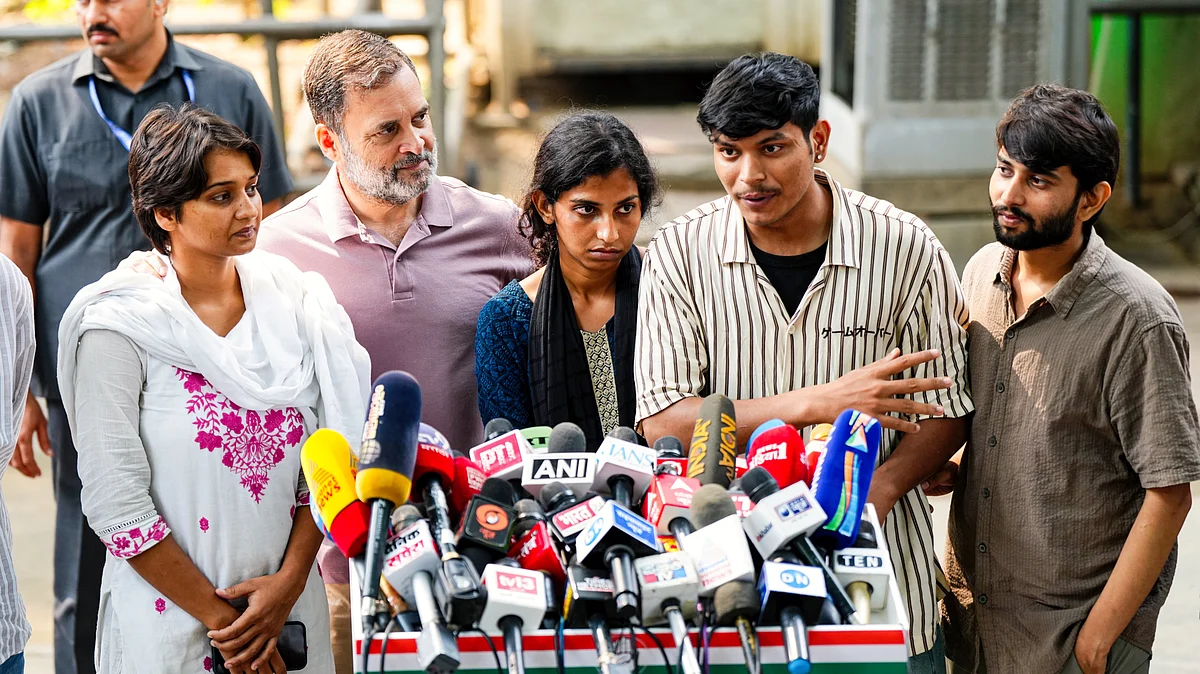 Rahul Gandhi with NSUI members and other protesters at a press conference in New Delhi, 14 Oct