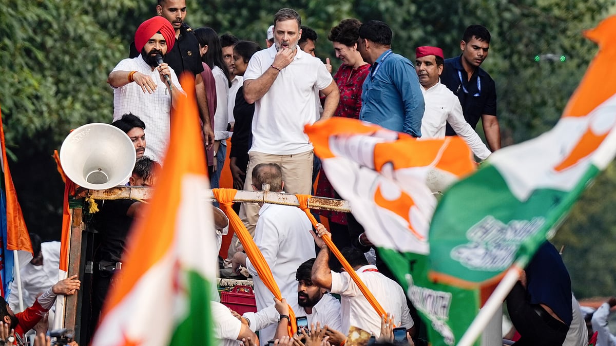 Rahul Gandhi (C) during the 'March for Democracy' towards the Supreme Court, 12 Oct
