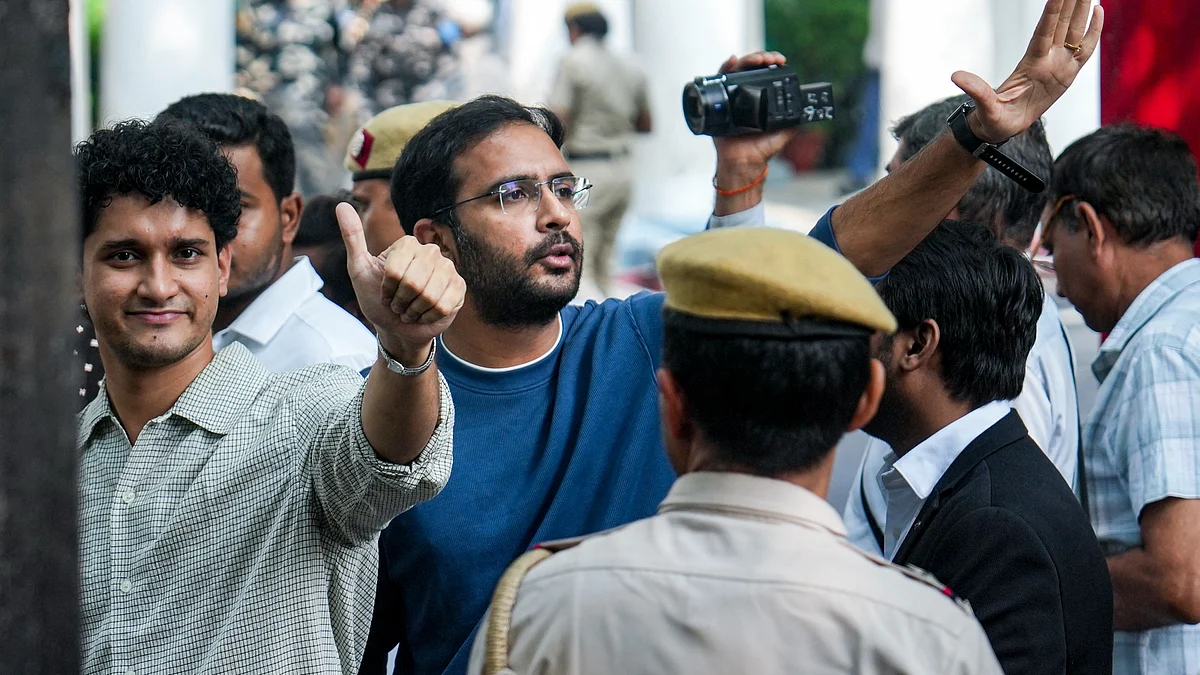 Saurav Das and Ashutosh Ranka at Parliament Street police station