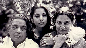 Shaukat with Kaifi Azmi and daughter Shabana