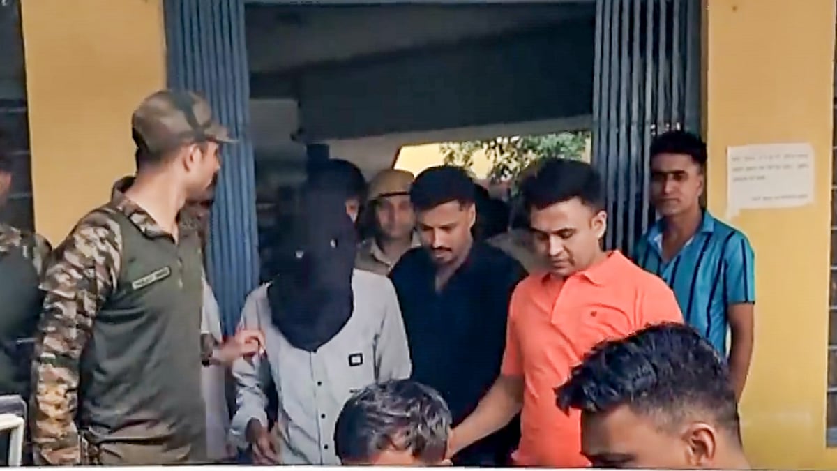 Police suspect the accused acted on the instructions of US-based gangster Anil Pandit.