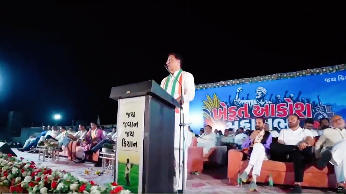 Randeep Surjewala addresses a Kisan Mahasabha in Morbi, Gujarat