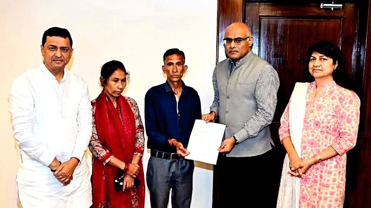 Who ordered the photo-op? Ankita Bhandari’s parents with senior CBI officials