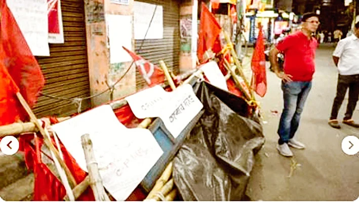 Puja bookstalls have long carried the culture of reading and browsing beyond the famed College Street
