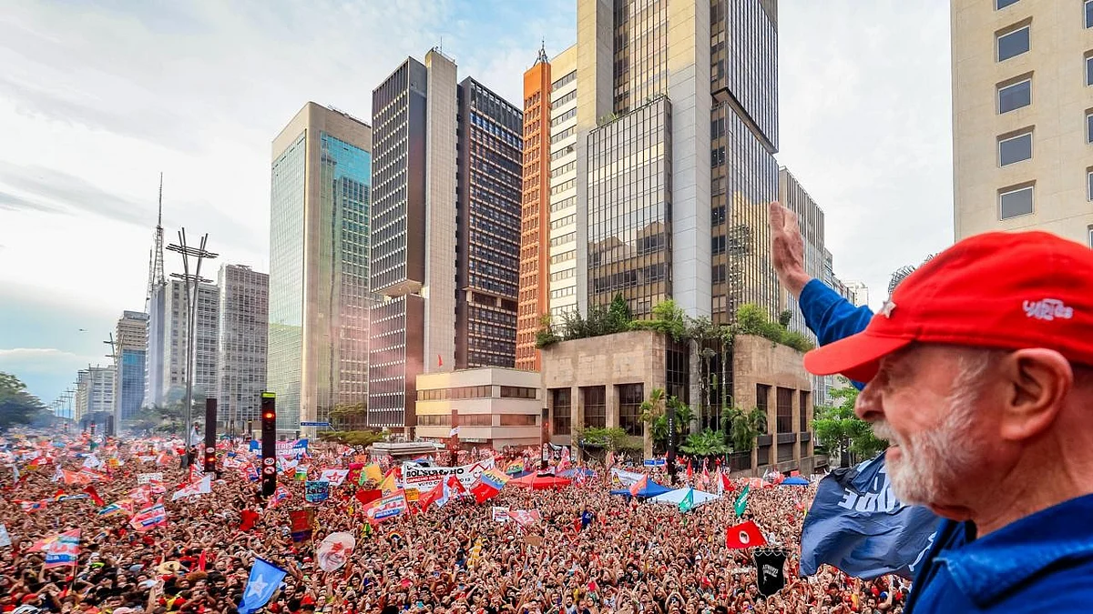 Lula wins 51.79 per cent of the vote, defeating Bolsonaro, who secures 48.21 per cent.