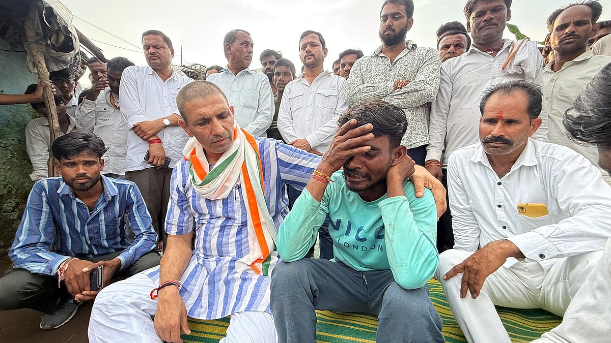 Jitu Patwari meets Sagar hooch tragedy victims’ families on 7 September.