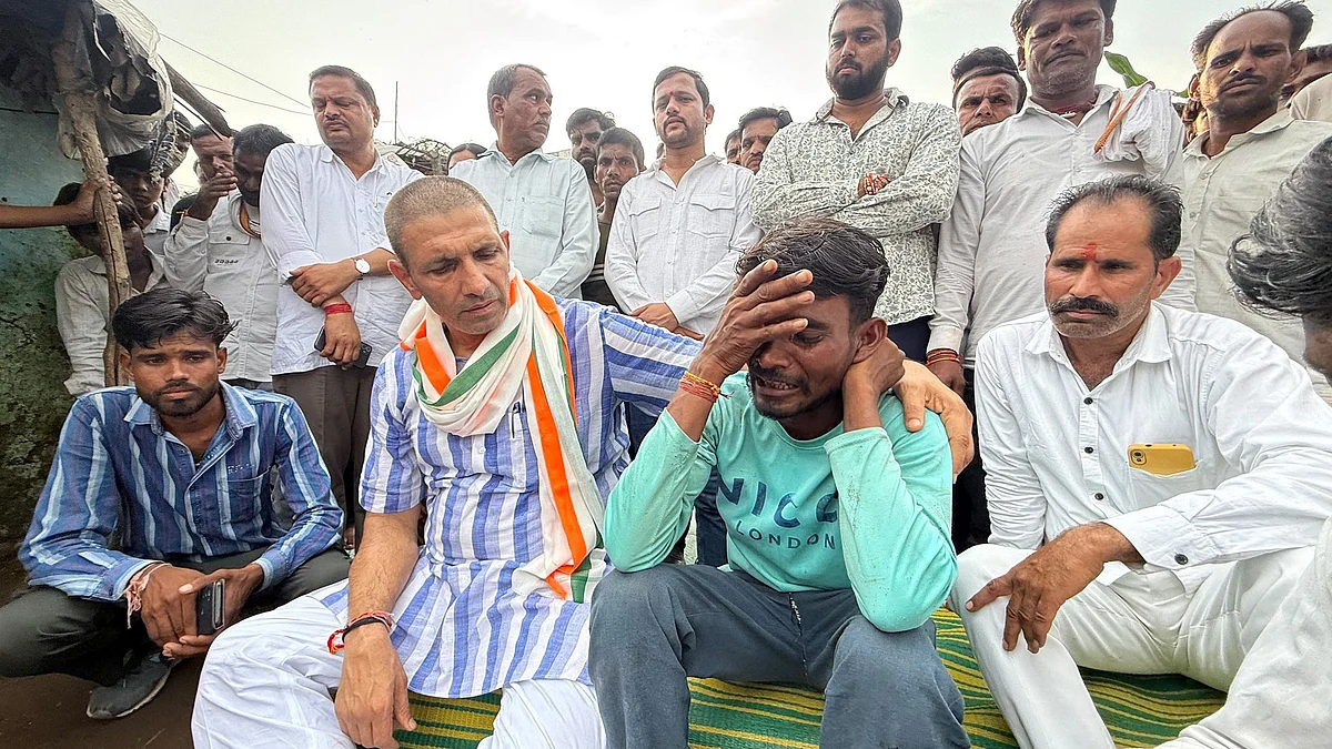 Jitu Patwari meets Sagar hooch tragedy victims’ families on 7 September.