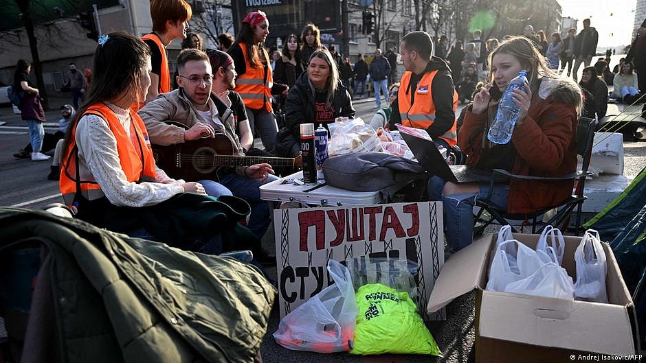 Serbian broadcaster apologises for biased reporting after after Student ...