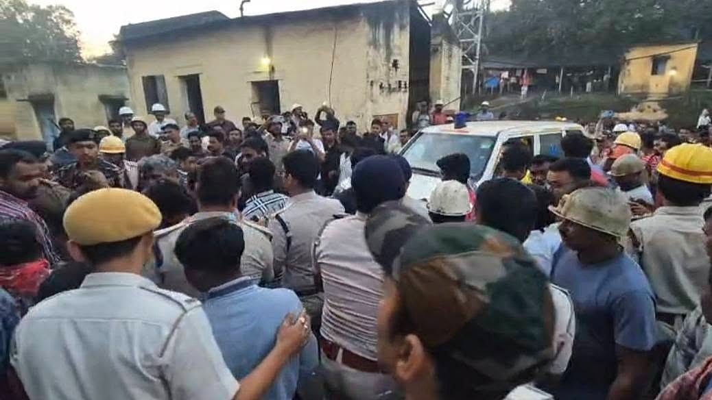 Twelve workers rescued after night trapped in Bengal coal mine