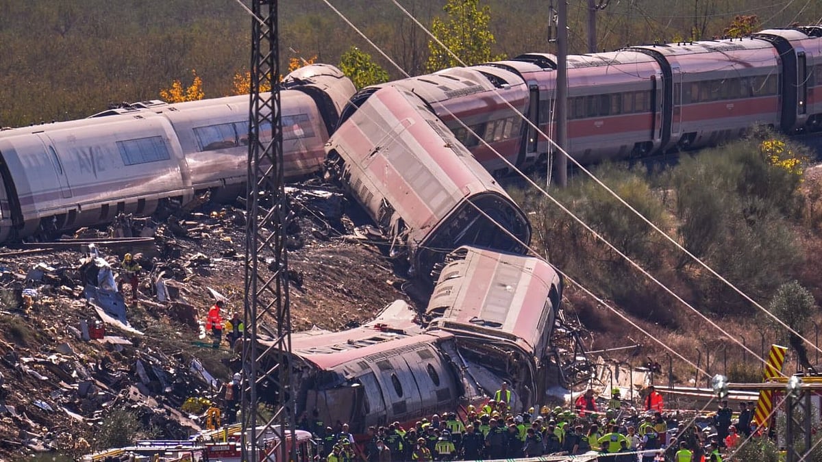 Spain train crash toll rises to 68; probe focuses on red signal override