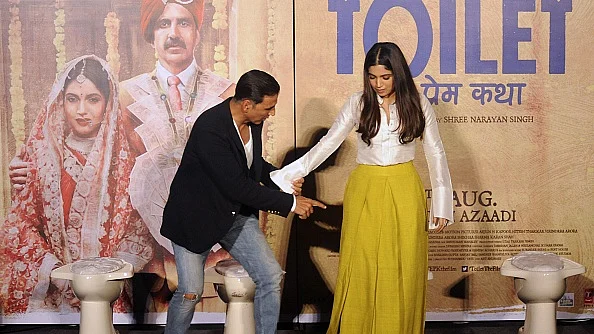 टॉयलेय एक प्रेम कथा के प्रोमोशन में अक्षय कुमार और भूमि पेडनेकर / फोटो : Getty Images