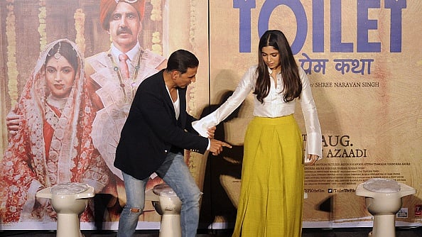 टॉयलेय एक प्रेम कथा के प्रोमोशन में अक्षय कुमार और भूमि पेडनेकर / फोटो : Getty Images
