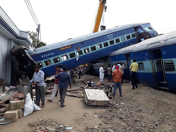 

शनिवार को दुर्घटनाग्रस्त हुई उत्कल एक्सप्रेस / फोटो : Hindustan Times via Getty Images