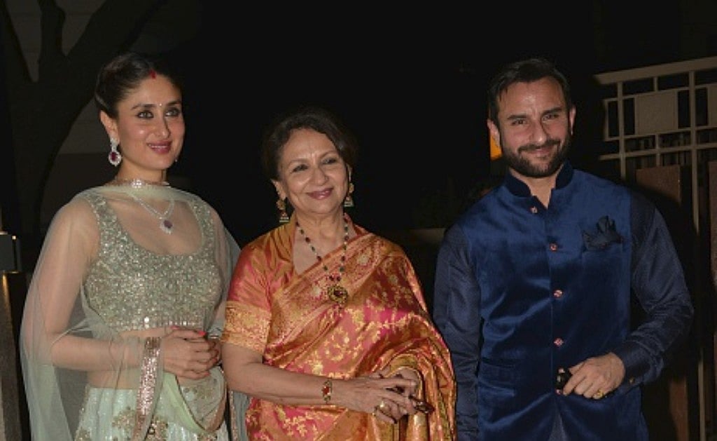अपने बेटे सैफ अली खान और बहु करीना कपूर के साथ शर्मिला टैगार/ फोटो: Getty Images