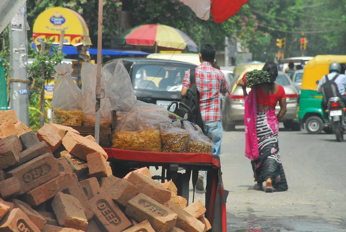 ट्रैफिक जाम गाड़ियों के लिए है, पैदल लोगों के लिए नहीं