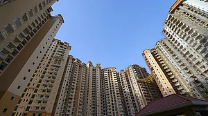 नोएडा में बनी एक ऊंची इमारत/ फोटो: Getty Images