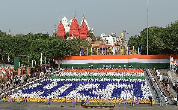 स्वतंत्रता दिवस के मौके पर बच्चों ने खूबसूरत दृश्य पेश किया / फोटो : Getty Images