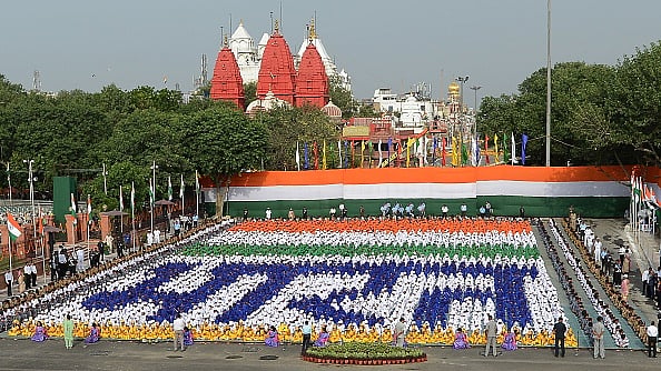 स्वतंत्रता दिवस के मौके पर बच्चों ने खूबसूरत दृश्य पेश किया / फोटो : Getty Images