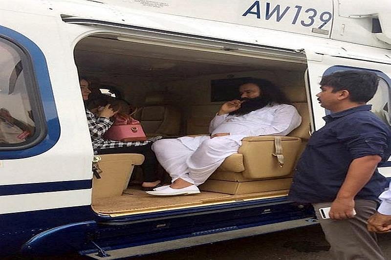 राम
रहीम पर फैसले के बाद भड़की हिंसा से नाराज लोगों ने ट्विटर पर दिखाया गुस्सा