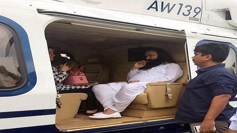 दोषी ठहराए जाने के बाद जेल जाते गुरमीत राम रहीम/ फोटोः पीटीआई